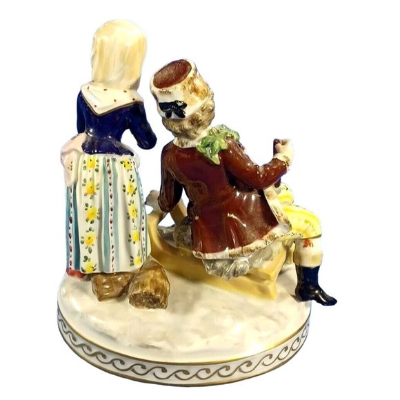 ANTIQUE CARL THIEME PORCELAIN GROUPING YOUNG COUPLE WINTER SEASON AFTER MEISSEN - Picture 7 of 10